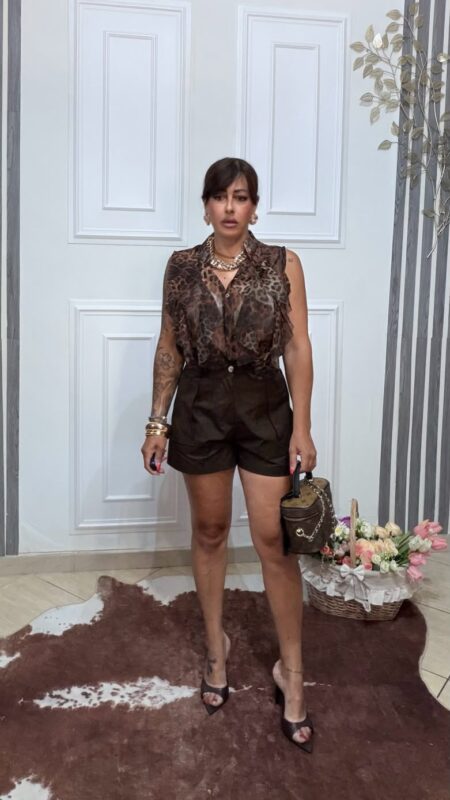 Short Marrone Con Tasconi By J. W.