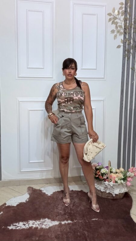 Short Verde Con Tasconi  By J. W.